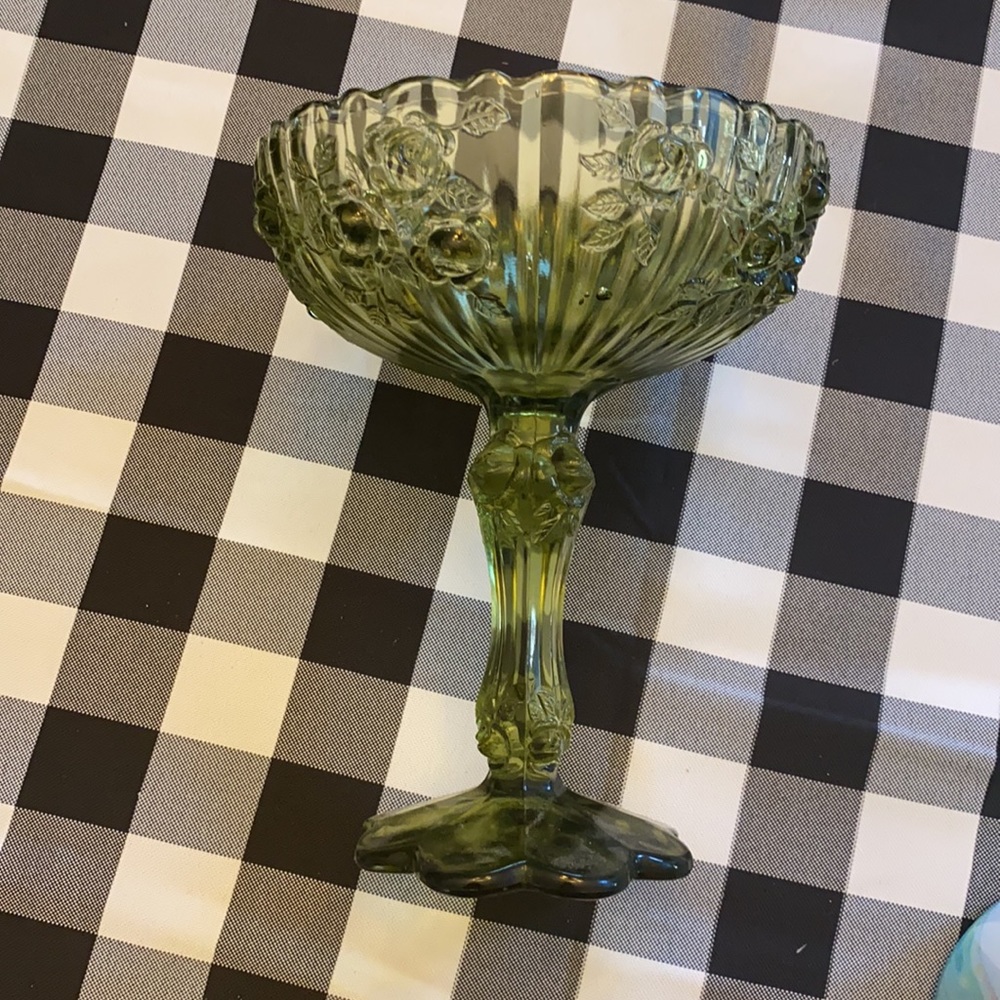 Translucent green candy 🍭 dish - Picture 4 of 4